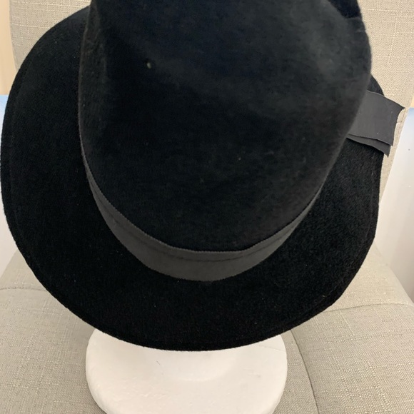 Vintage woman’s velour hat from Eaton's - Picture 3 of 6